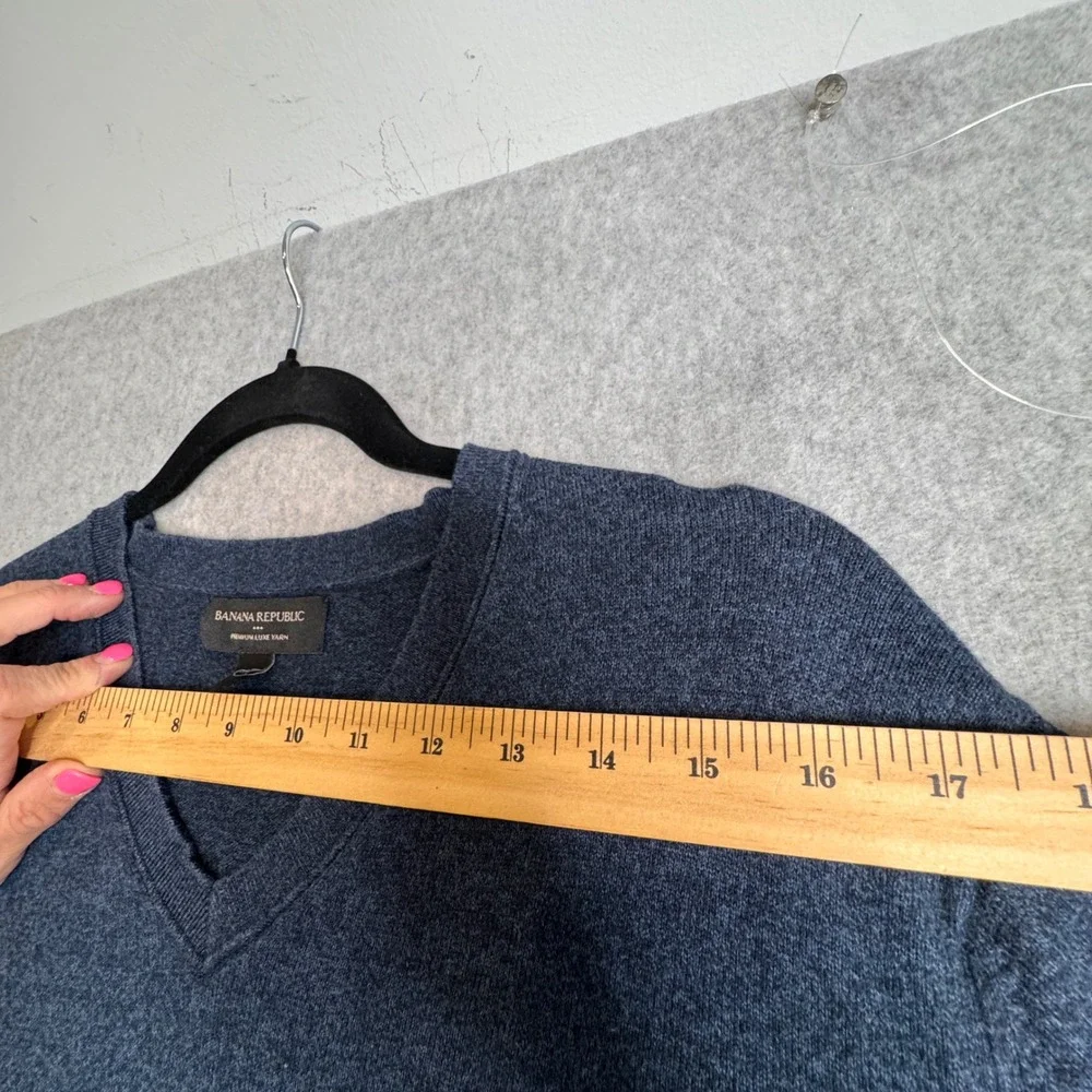 Banana Republic Mens Sweater‎ Premium Luxe Yarn V-Neck Large Blue Knit